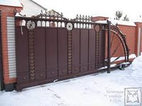 Откатные ворота в Звенигороде: надежная система защиты частных владений
