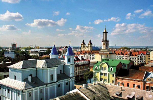 Во Львове суд снял арест с четырех помещений, незаконно вывели из коммунальной собственности