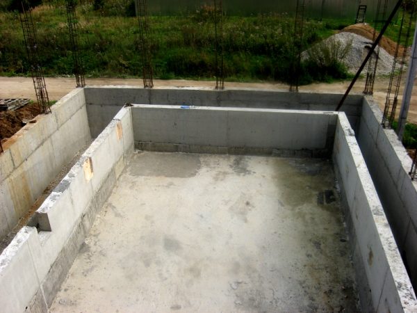Этапы строительства частных бассейнов