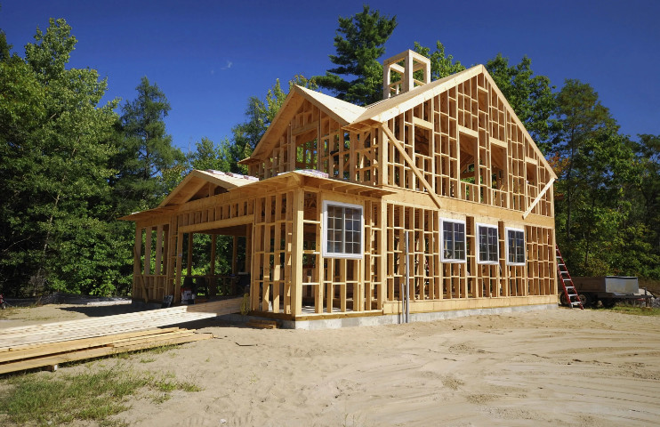 Как лучше строить деревянный загородный дом