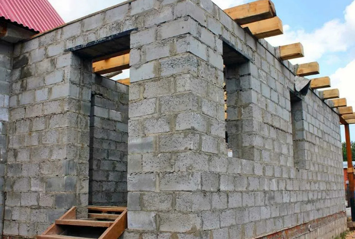 Строительство дома из бетонных блоков