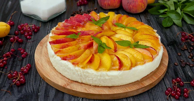 Пирог с персиками и клубникой. Рецепт с фото