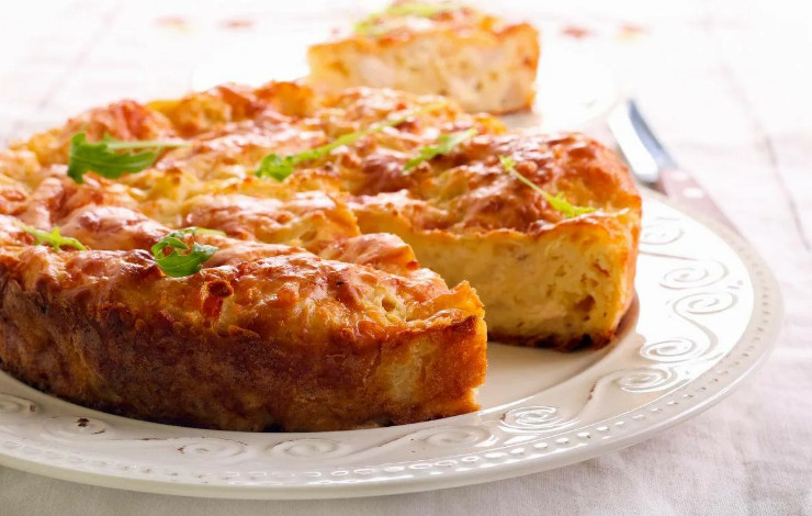 Шарлотка с картофелем и фаршем