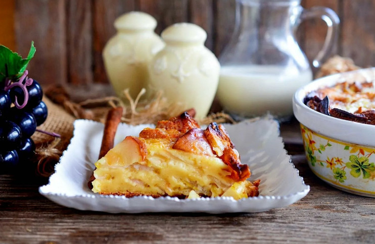Шарлотка с яблоками, рецепт с молоком