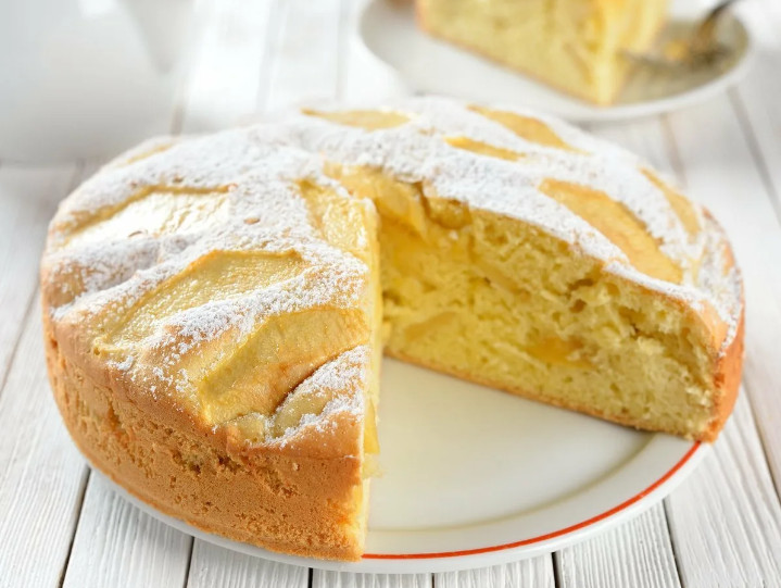 Шарлотка с яблоками, рецепт с молоком