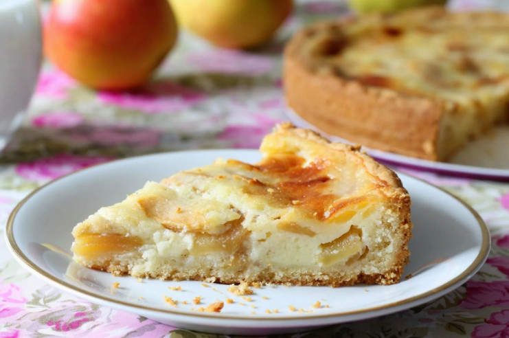 Шарлотка с яблоками, рецепт с молоком