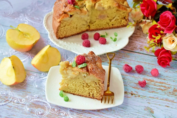 Рецепт шарлотки с яблоками на кефире