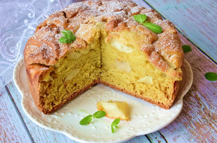 Рецепт шарлотки с яблоками на кефире