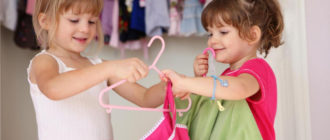 Как выбрать платье для девочки и другую детскую одежду